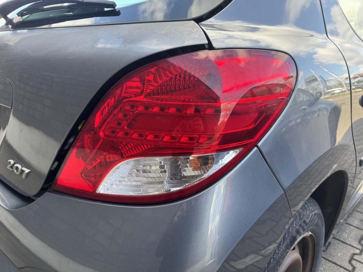 Peugeot 207 original R&uuml;cklicht R&uuml;ckleuchte Schlussleuchte rechts Facelift Bj.2010